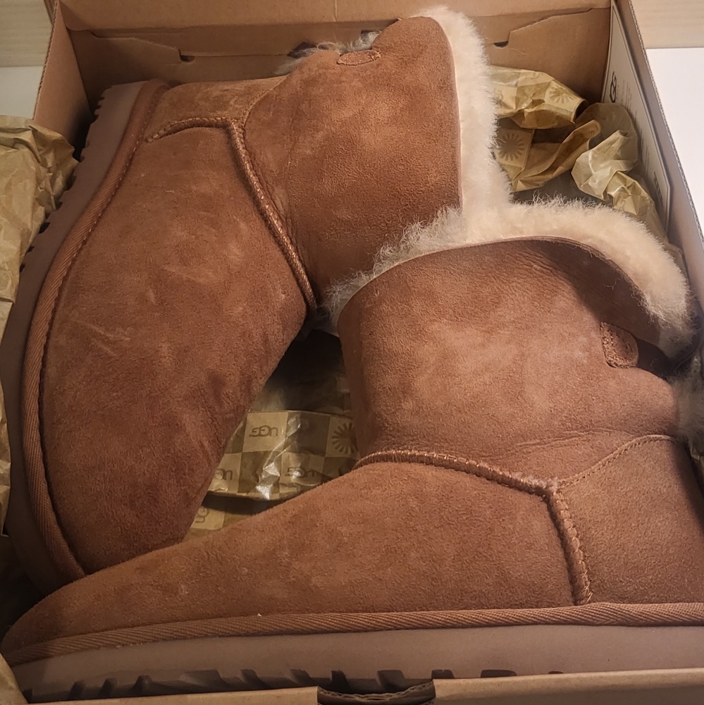 UGG Mini Bailey Bow chestnut size 8
